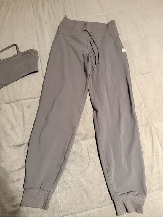 Vuori Pants - Vuori High-Waist Drawstring Track Joggers - Gray